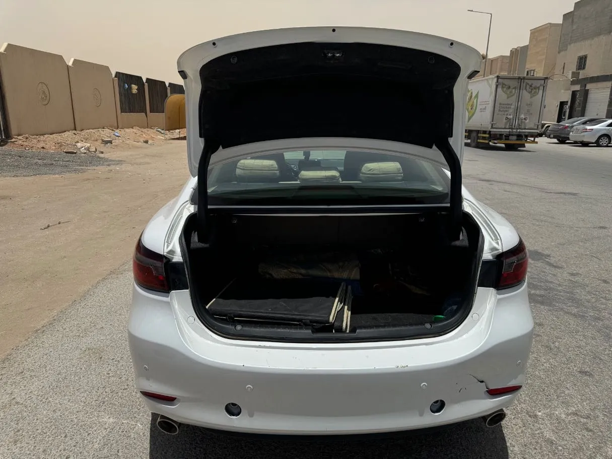 Car image 21