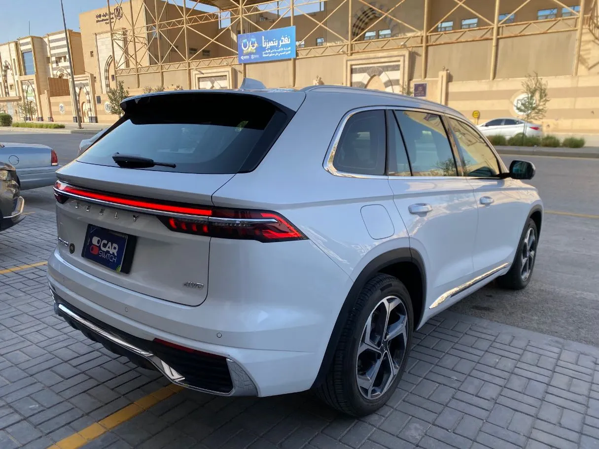 Car image 5