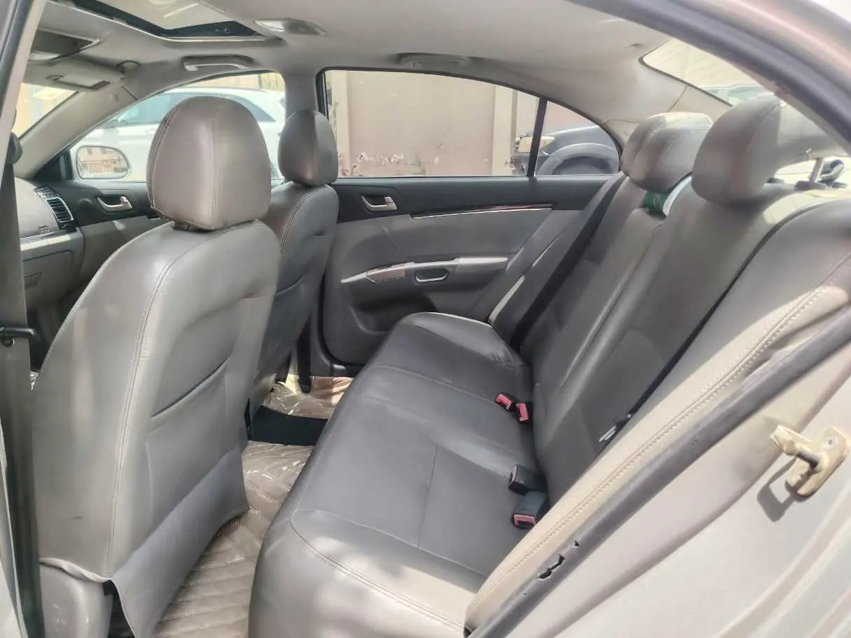 Car image 19