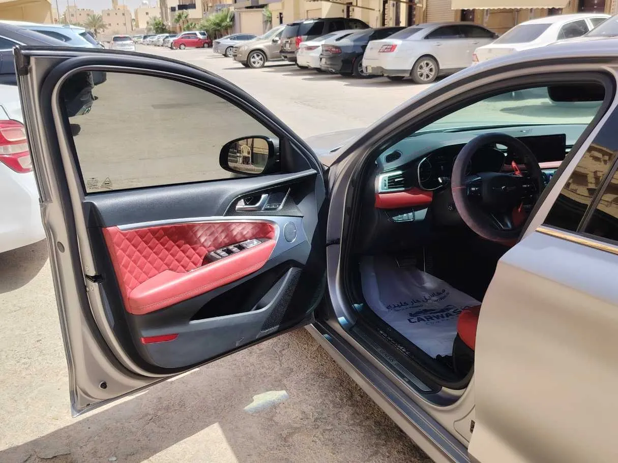Car image 11