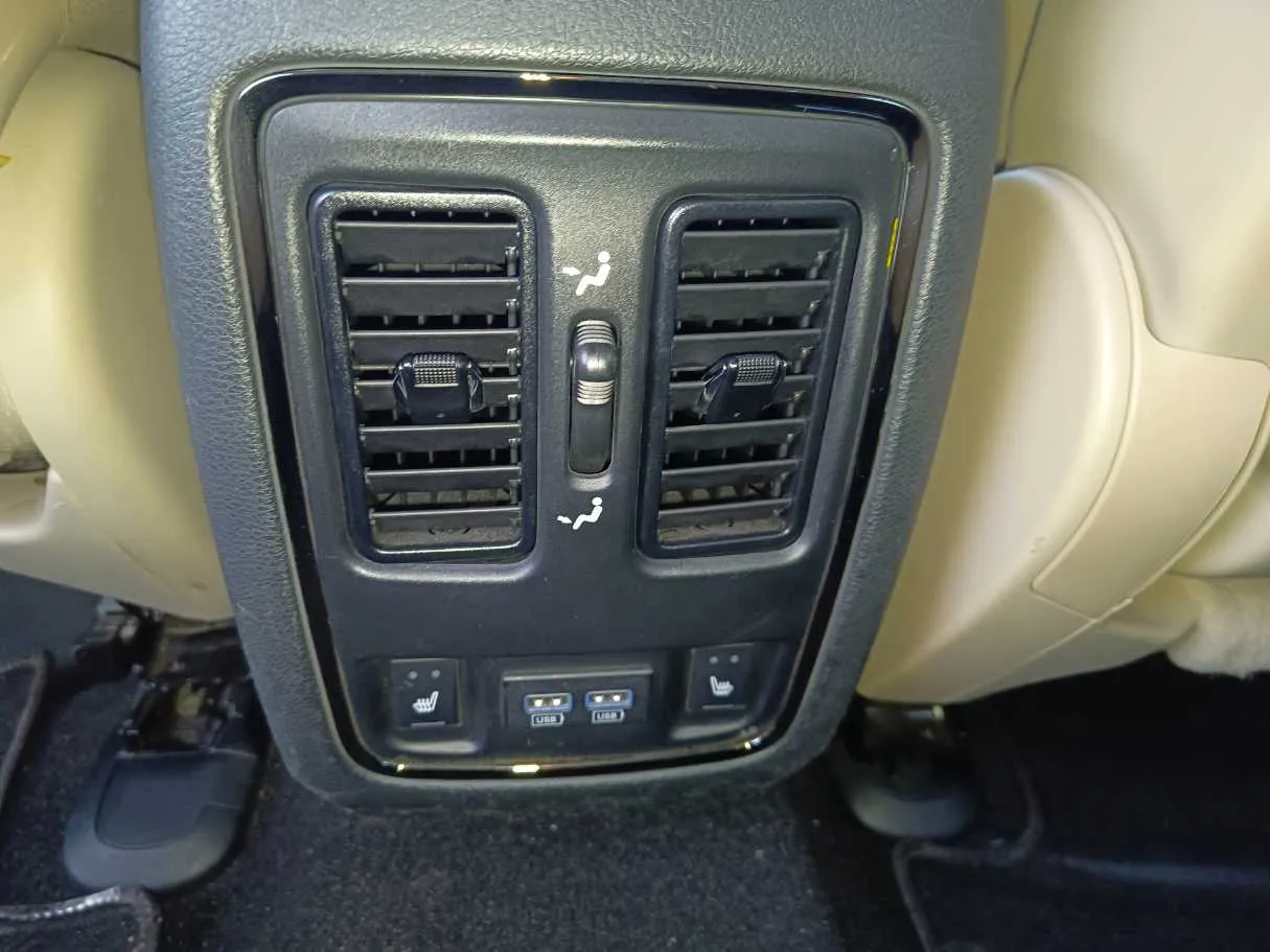 Car image 33