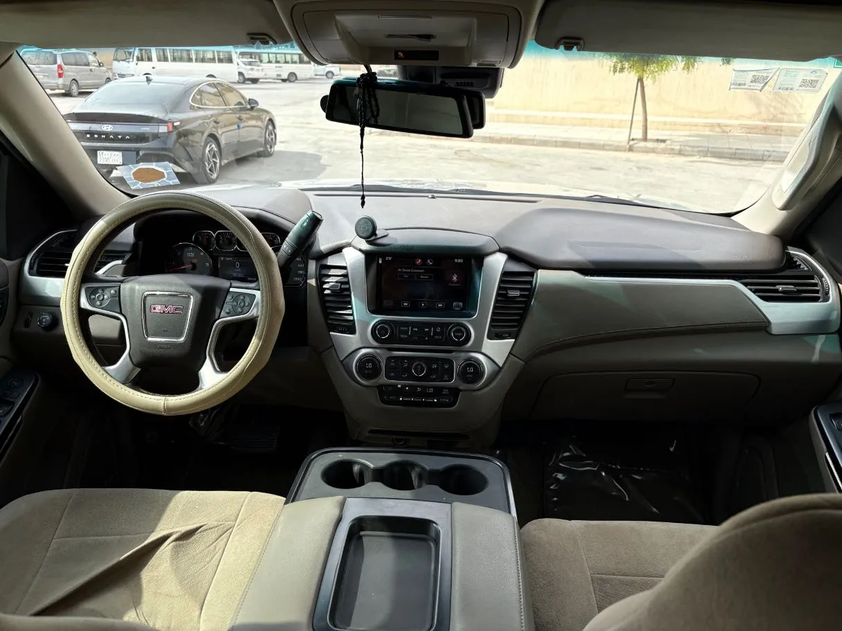 Car image 18