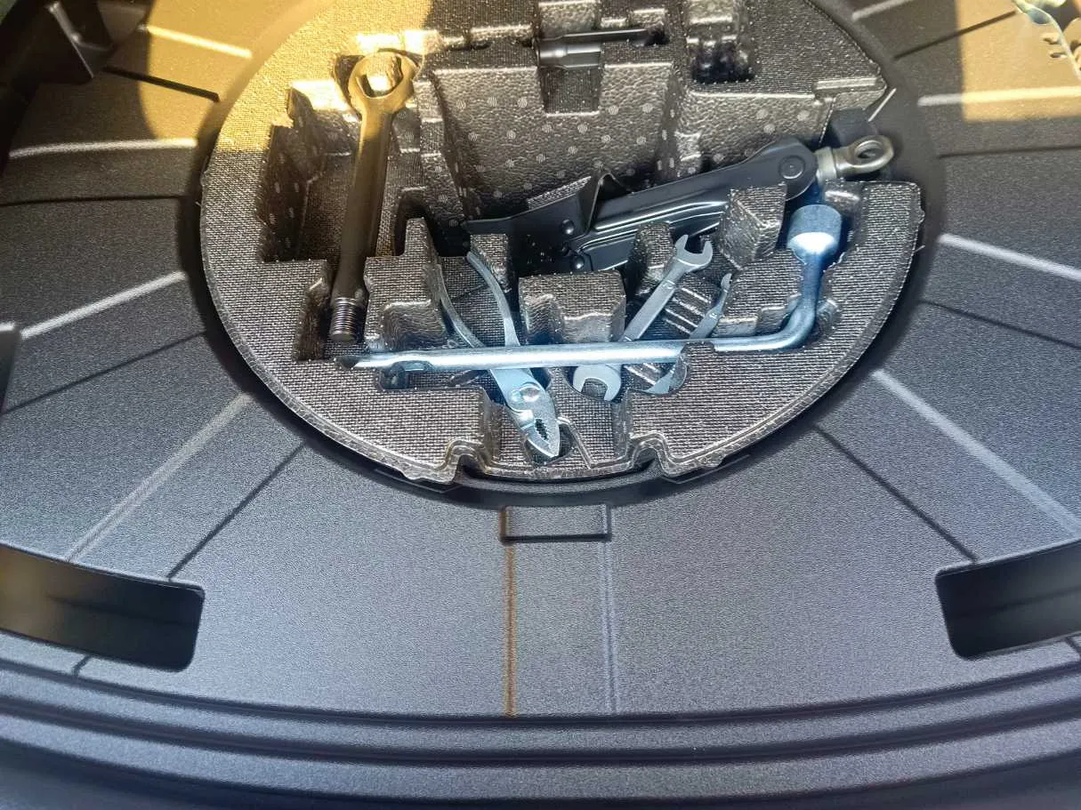 Car image 40