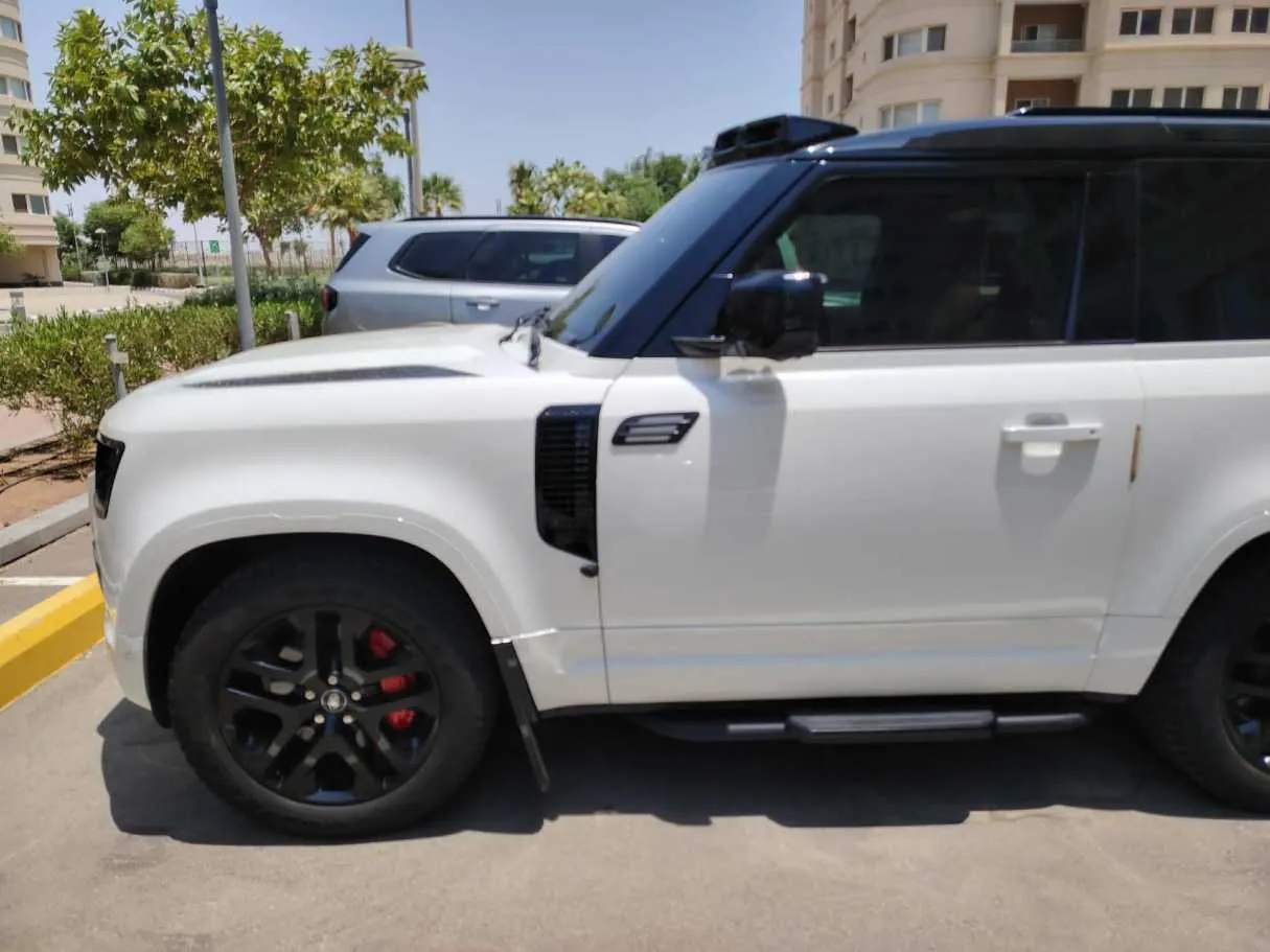 Car image 9
