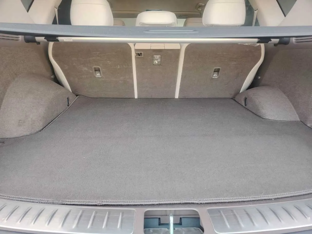 Car image 32