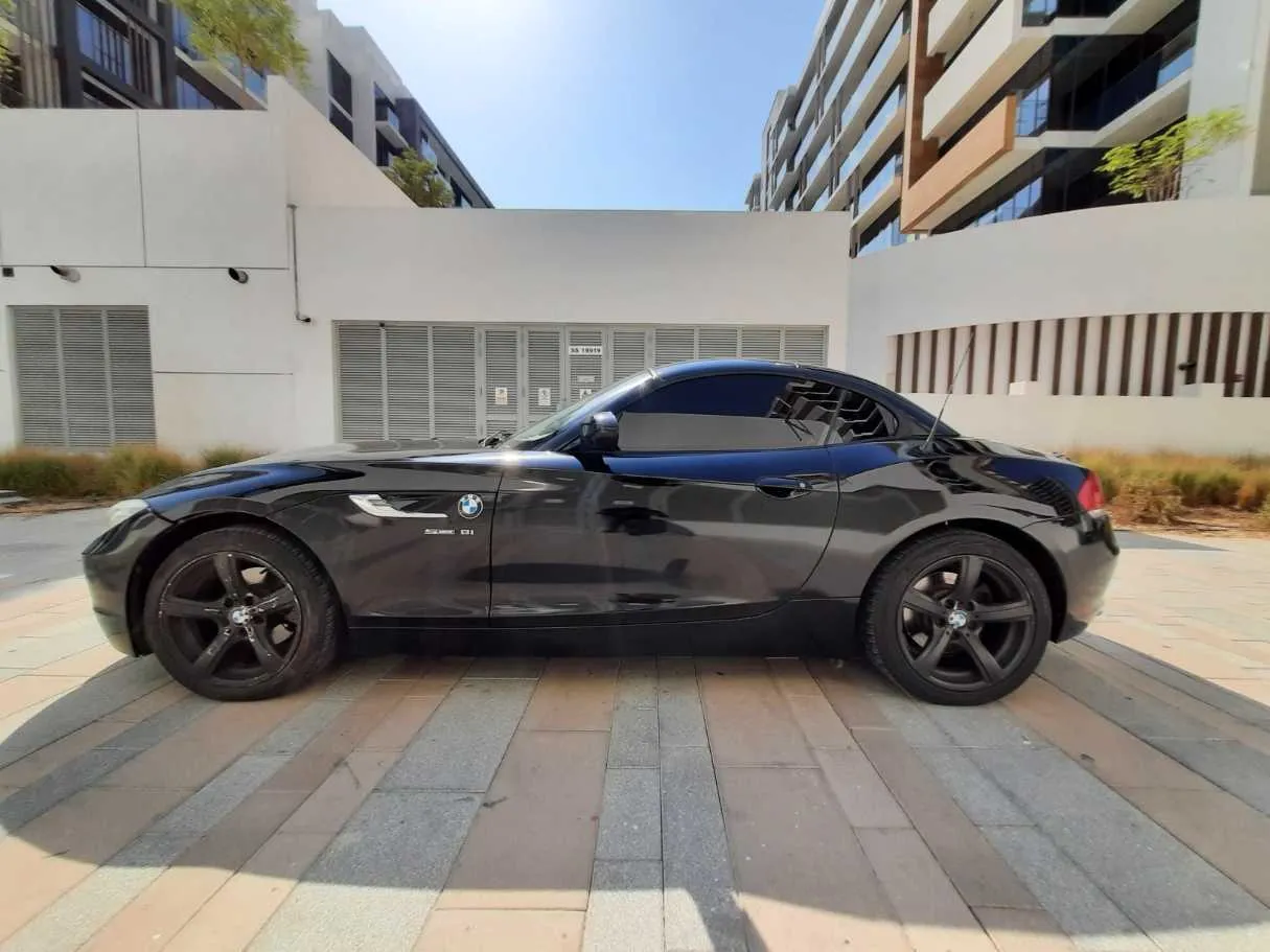Car image 4