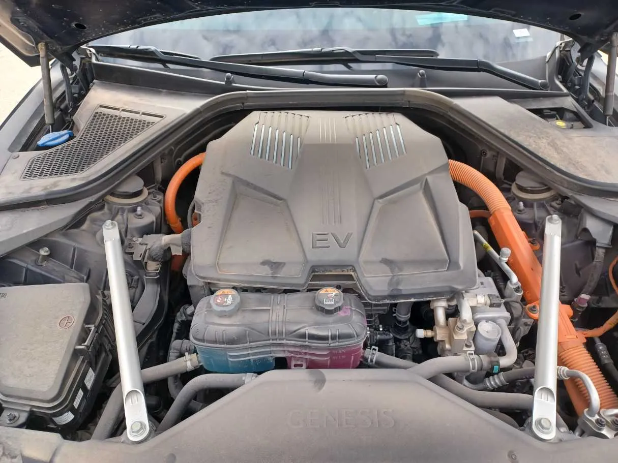 Car image 24