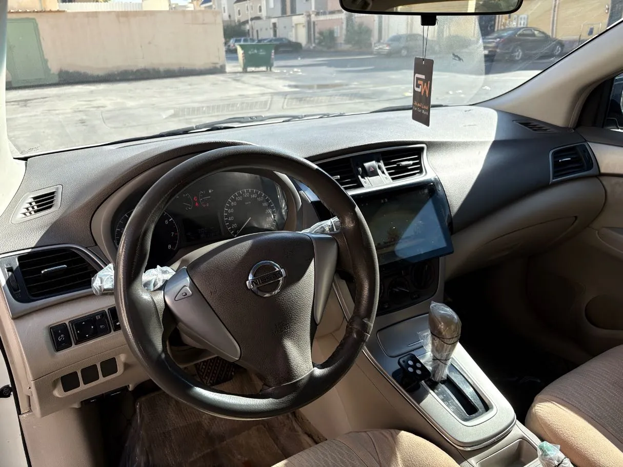 Car image 12