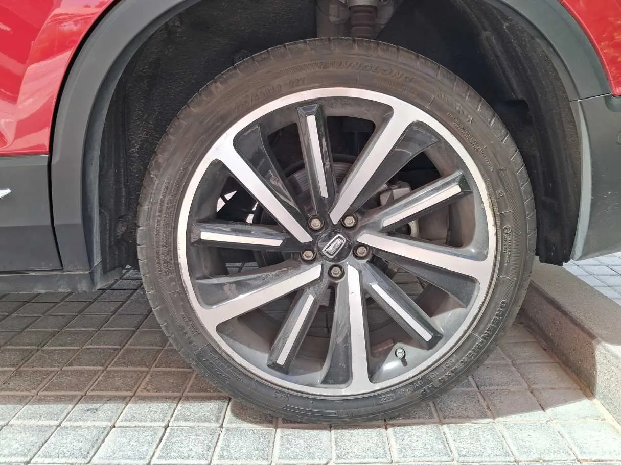 Car image 9