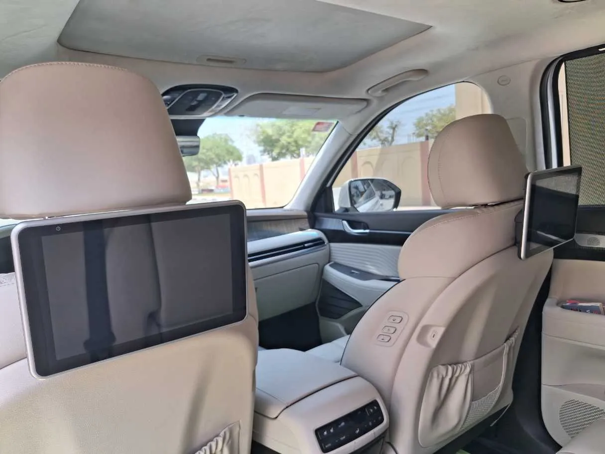 Car image 20