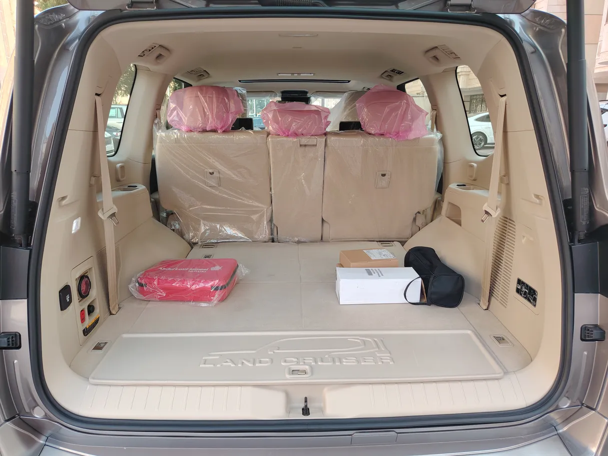 Car image 28
