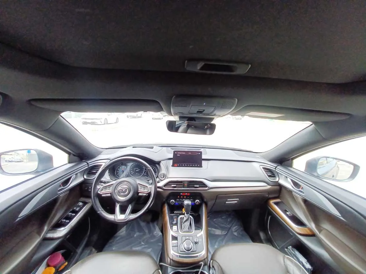 Car image 13