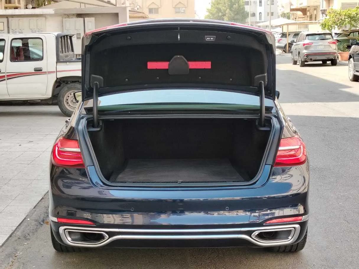 Car image 38