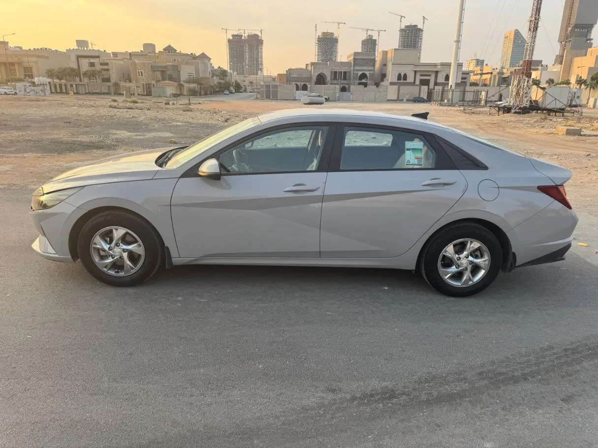Car image 8