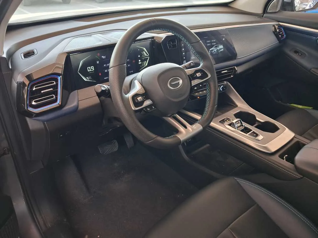 Car image 10