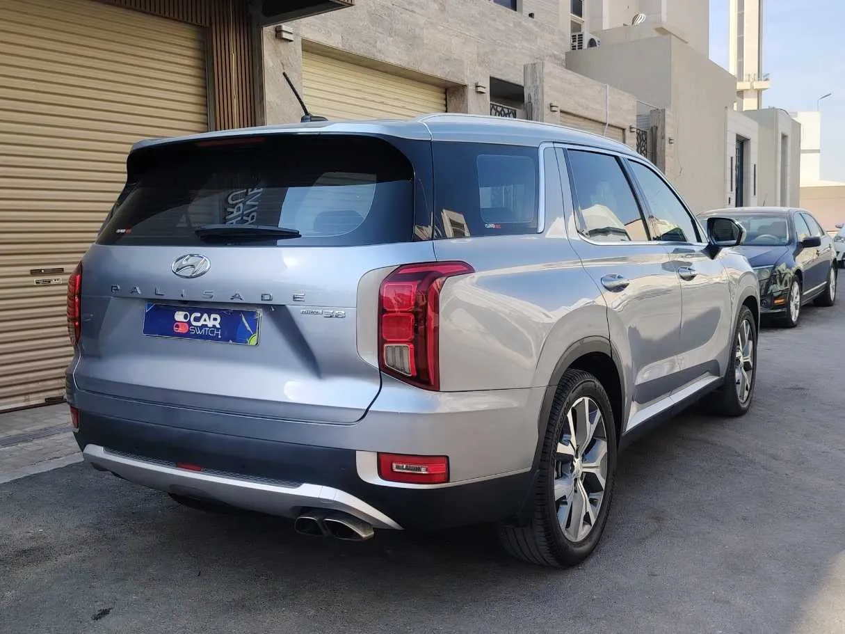 Car image 5