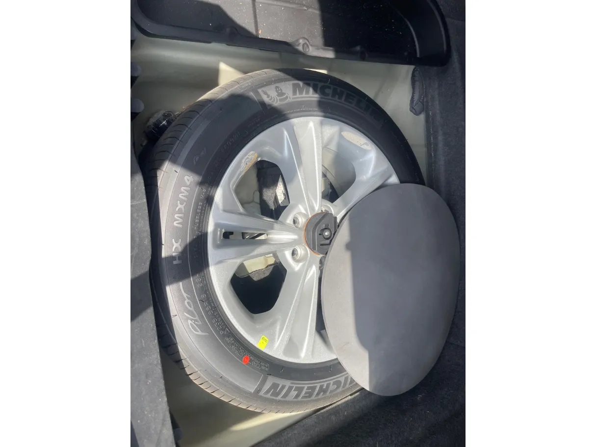 Car image 22