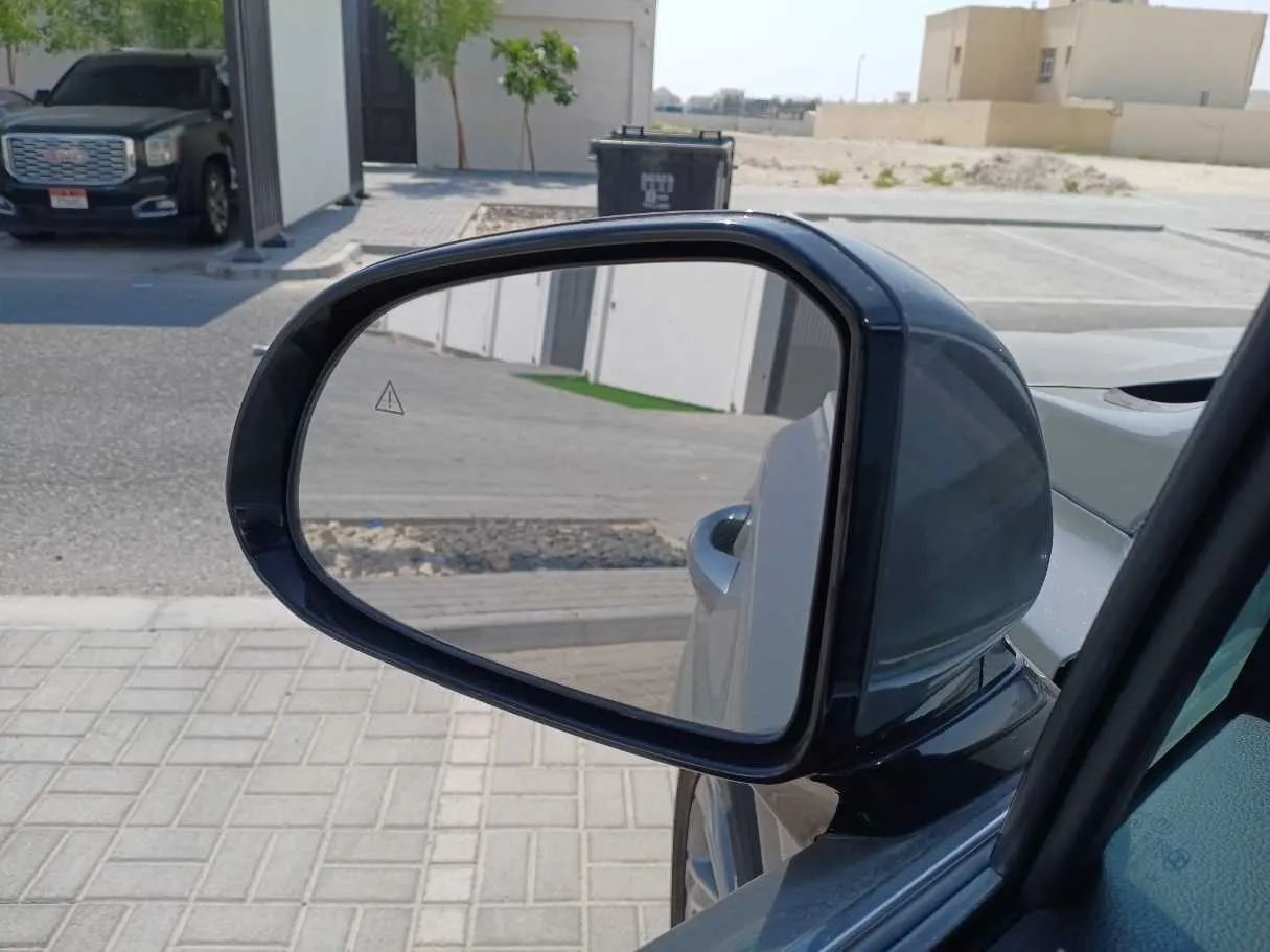 Car image 19
