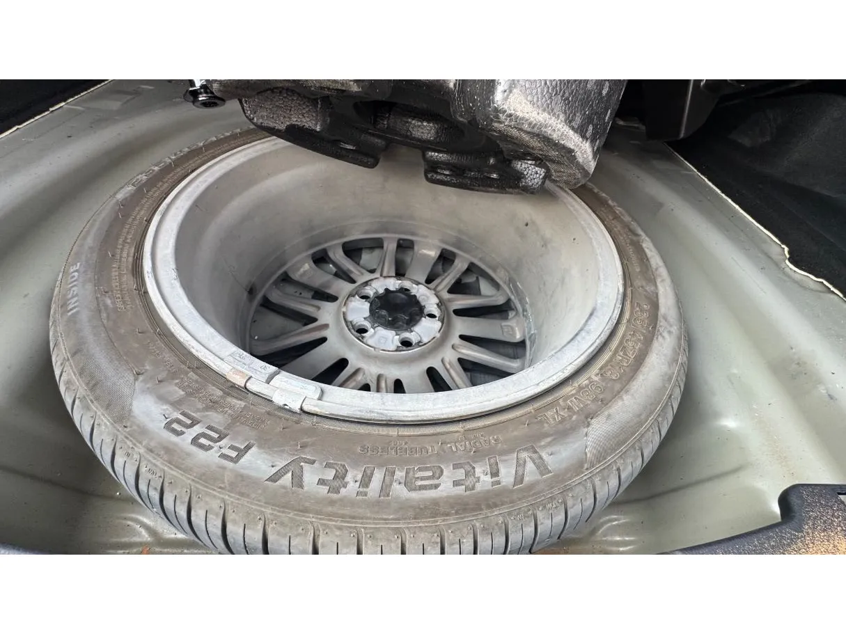 Car image 28
