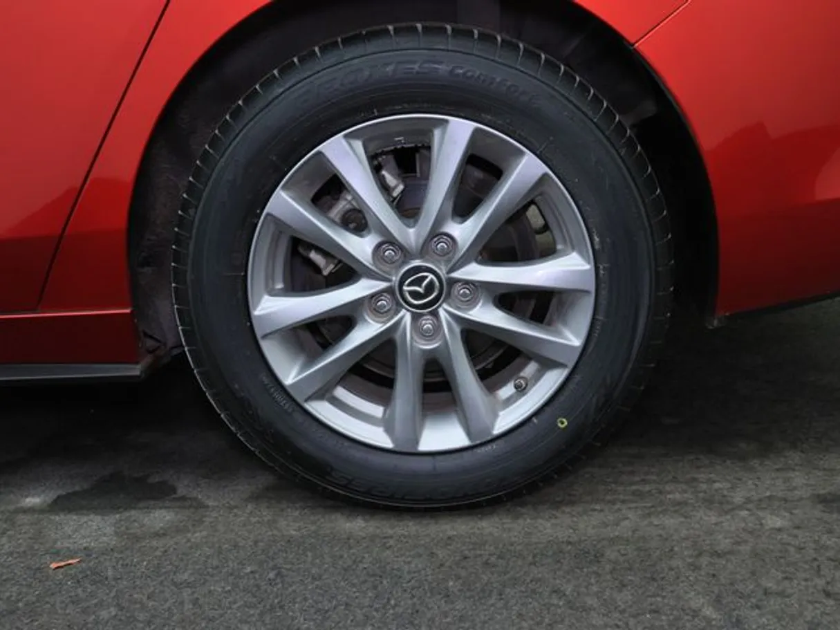 Car image 7