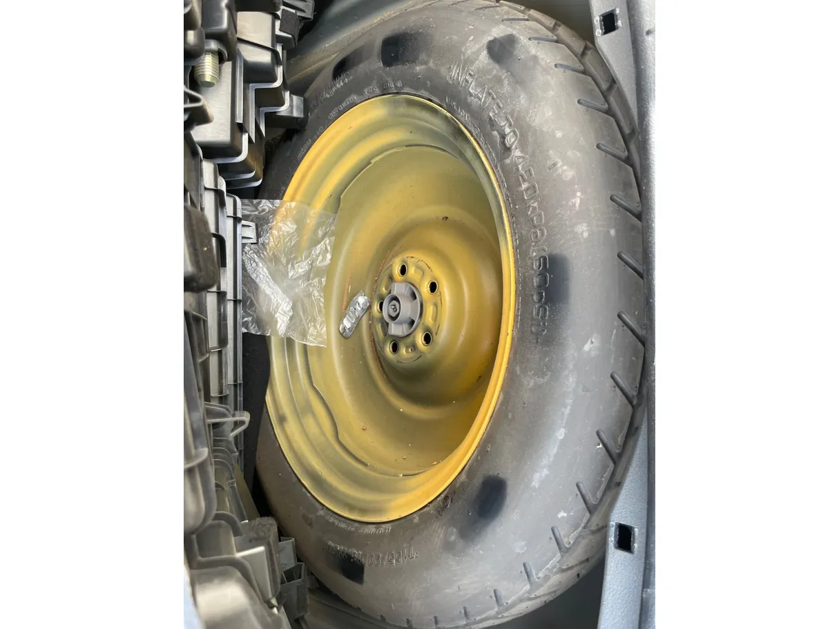 Car image 26