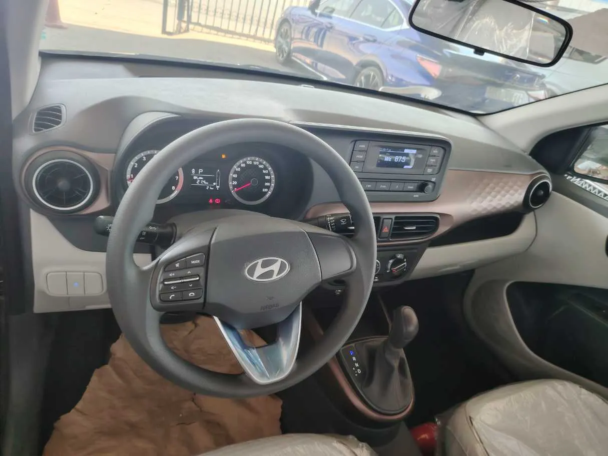 Car image 14