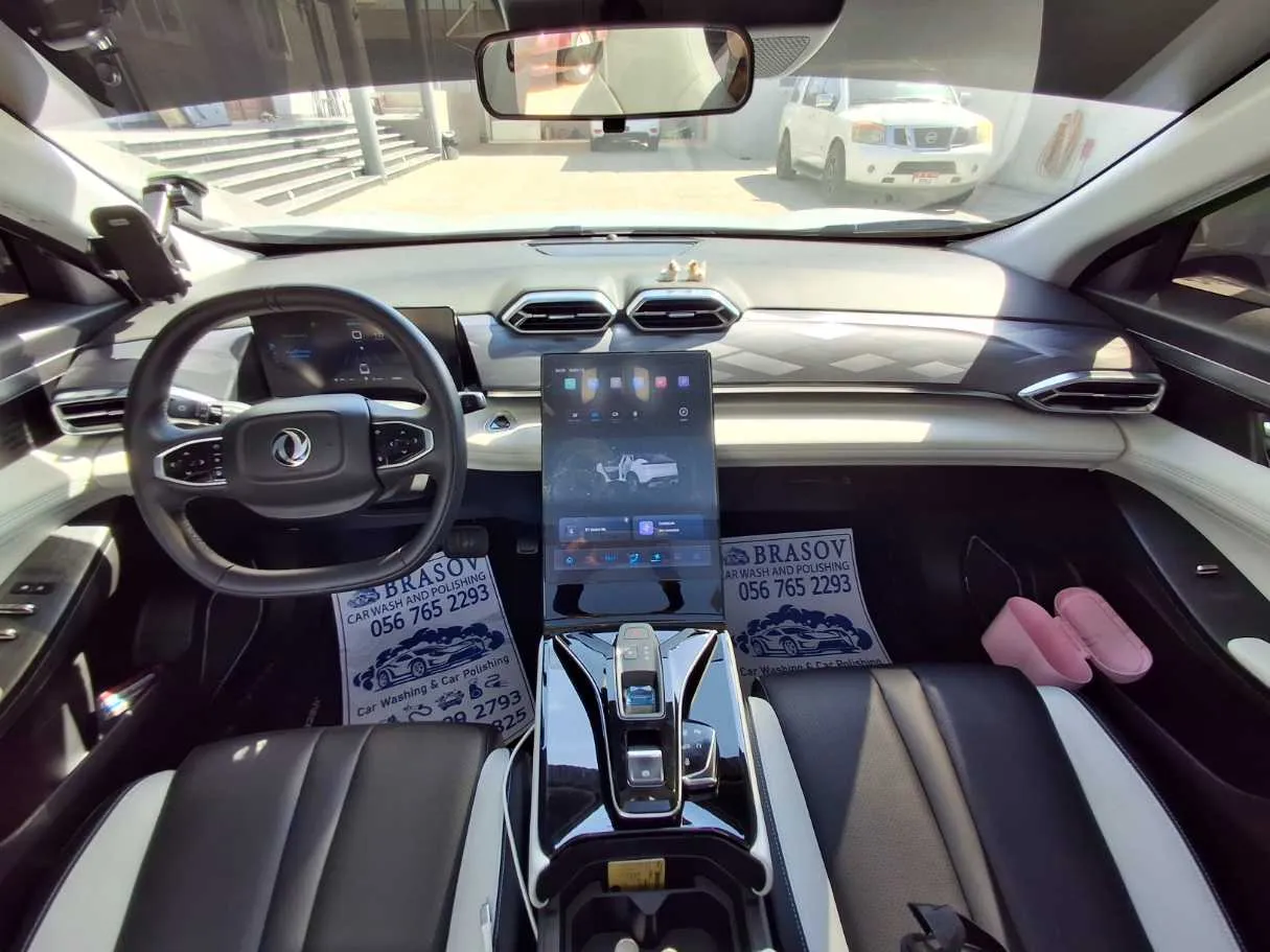 Car image 14