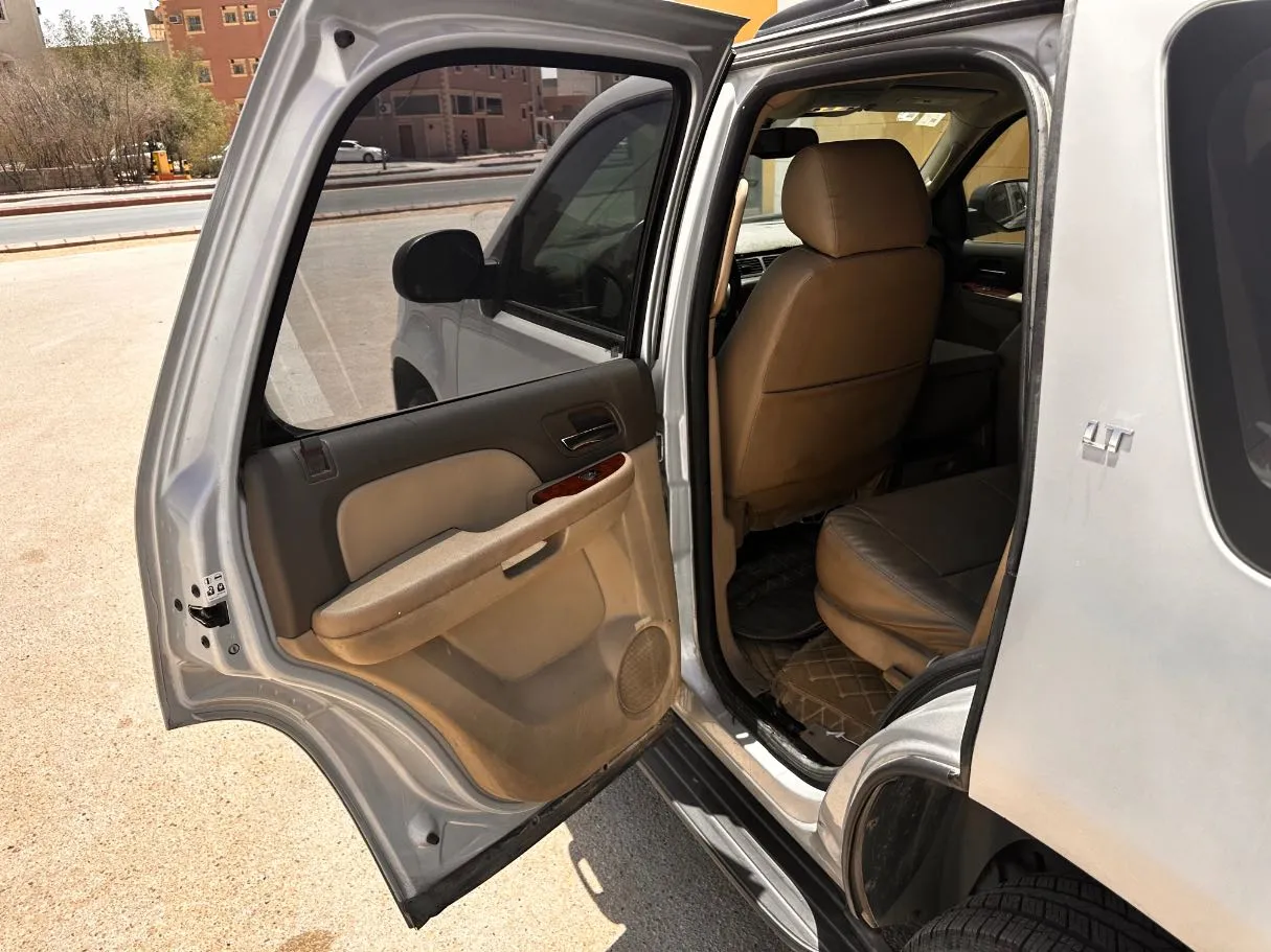 Car image 13