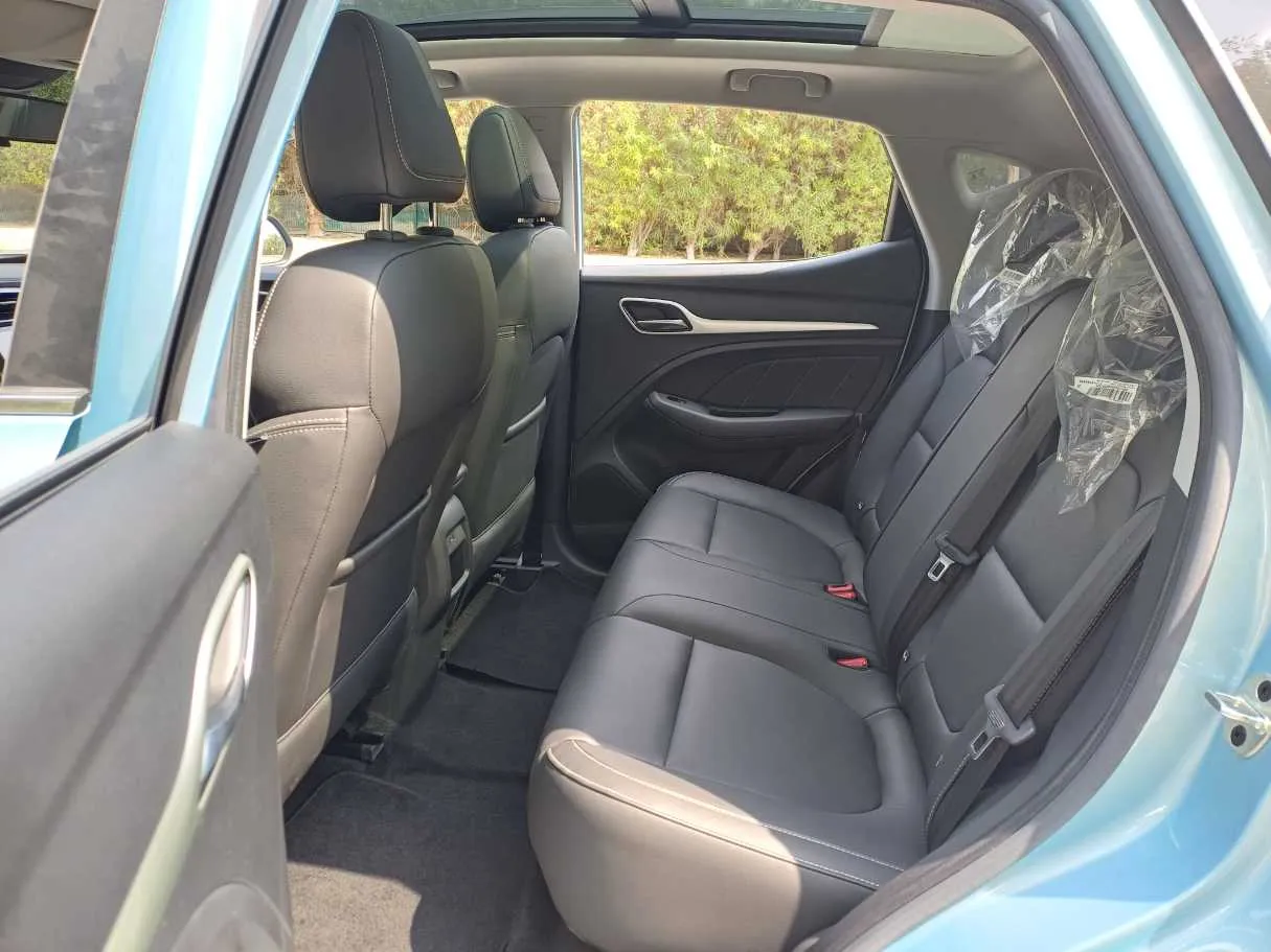 Car image 13