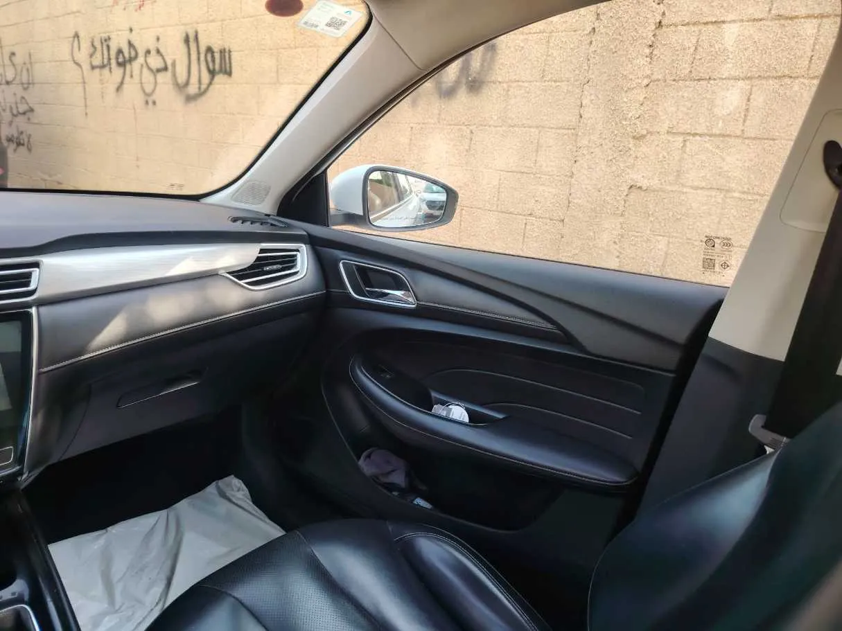 Car image 37