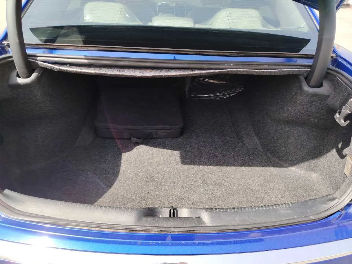 Car image 19