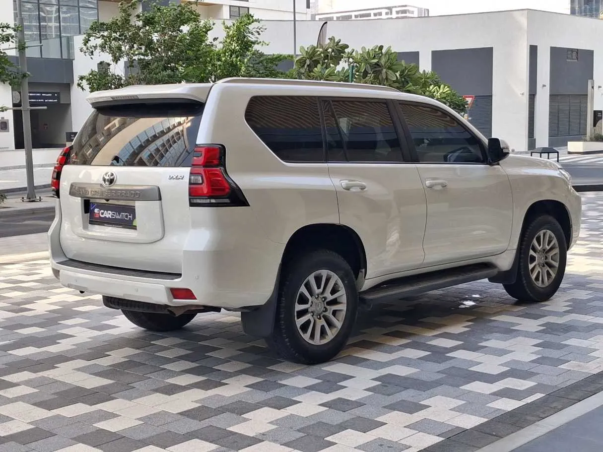 Car image 5