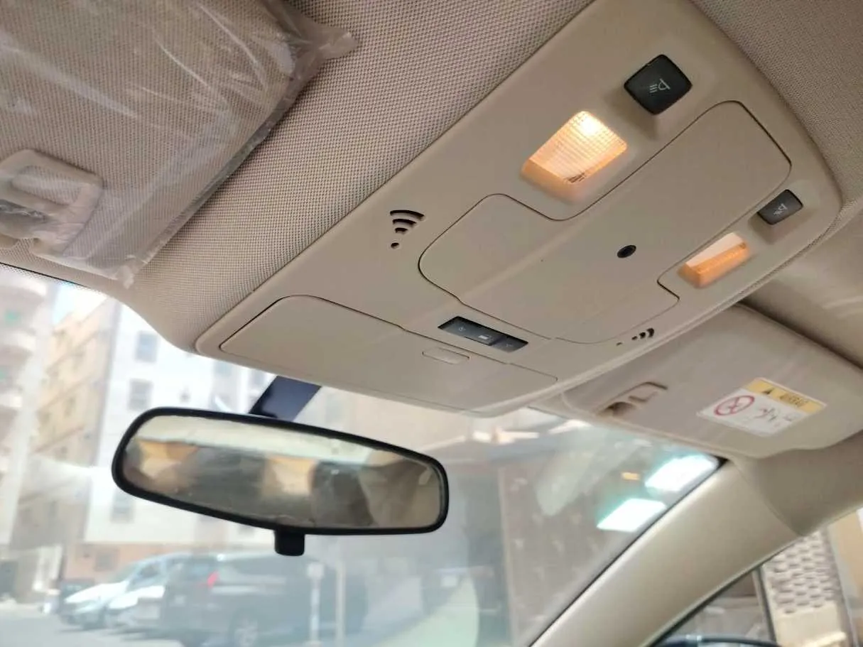 Car image 30