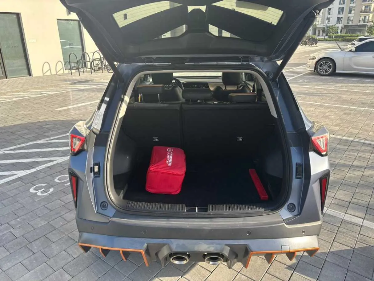 Car image 17