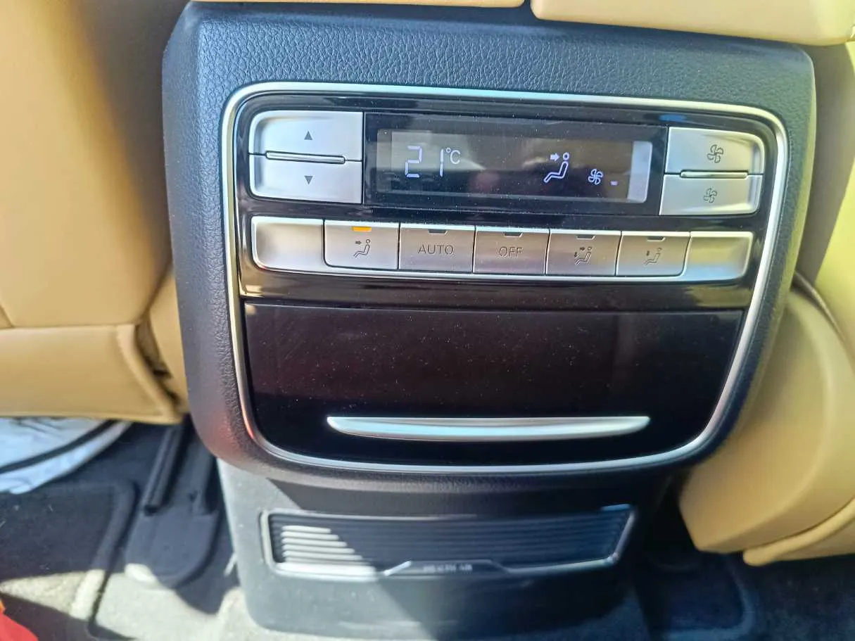 Car image 36