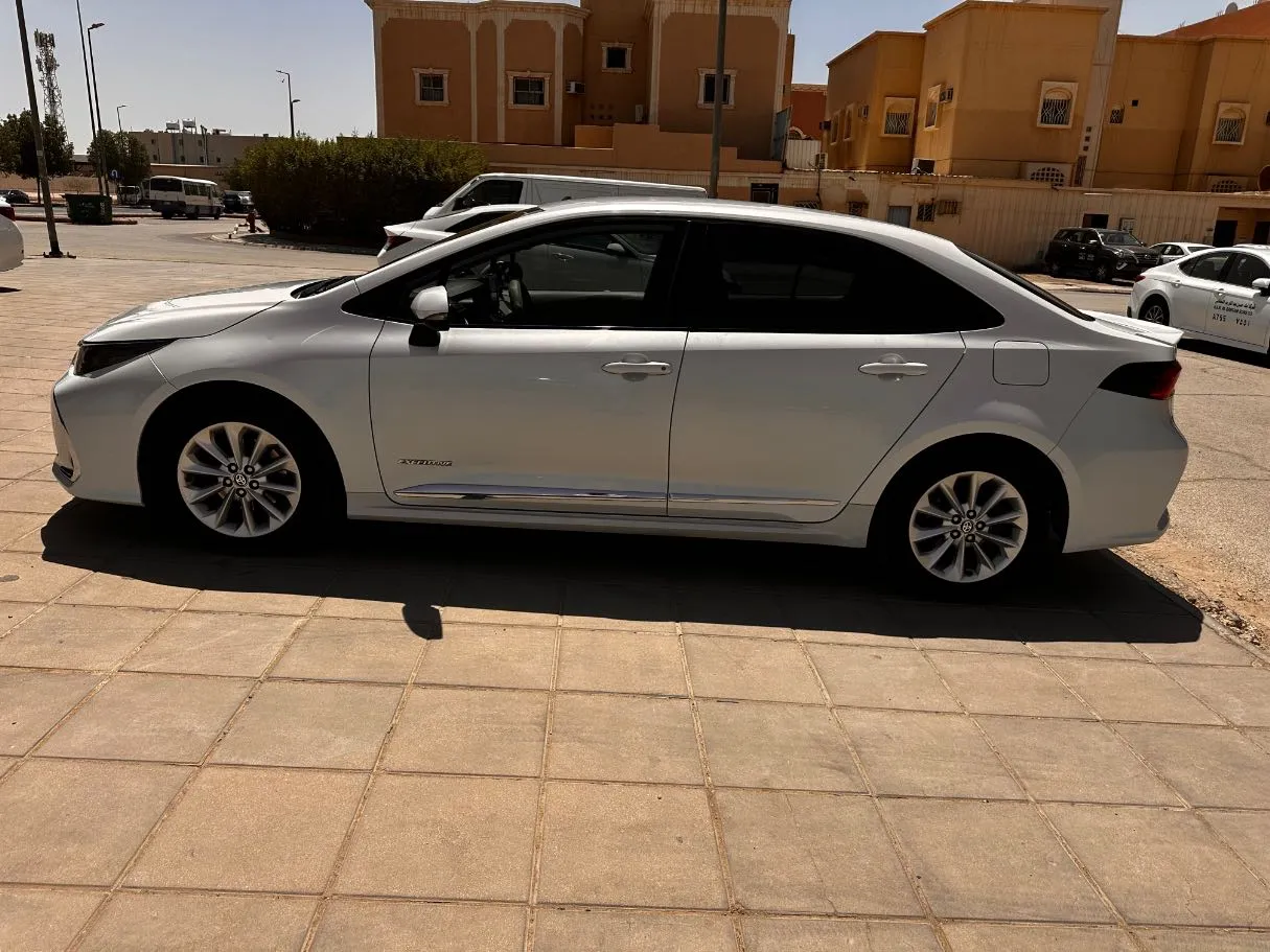 Car image 8