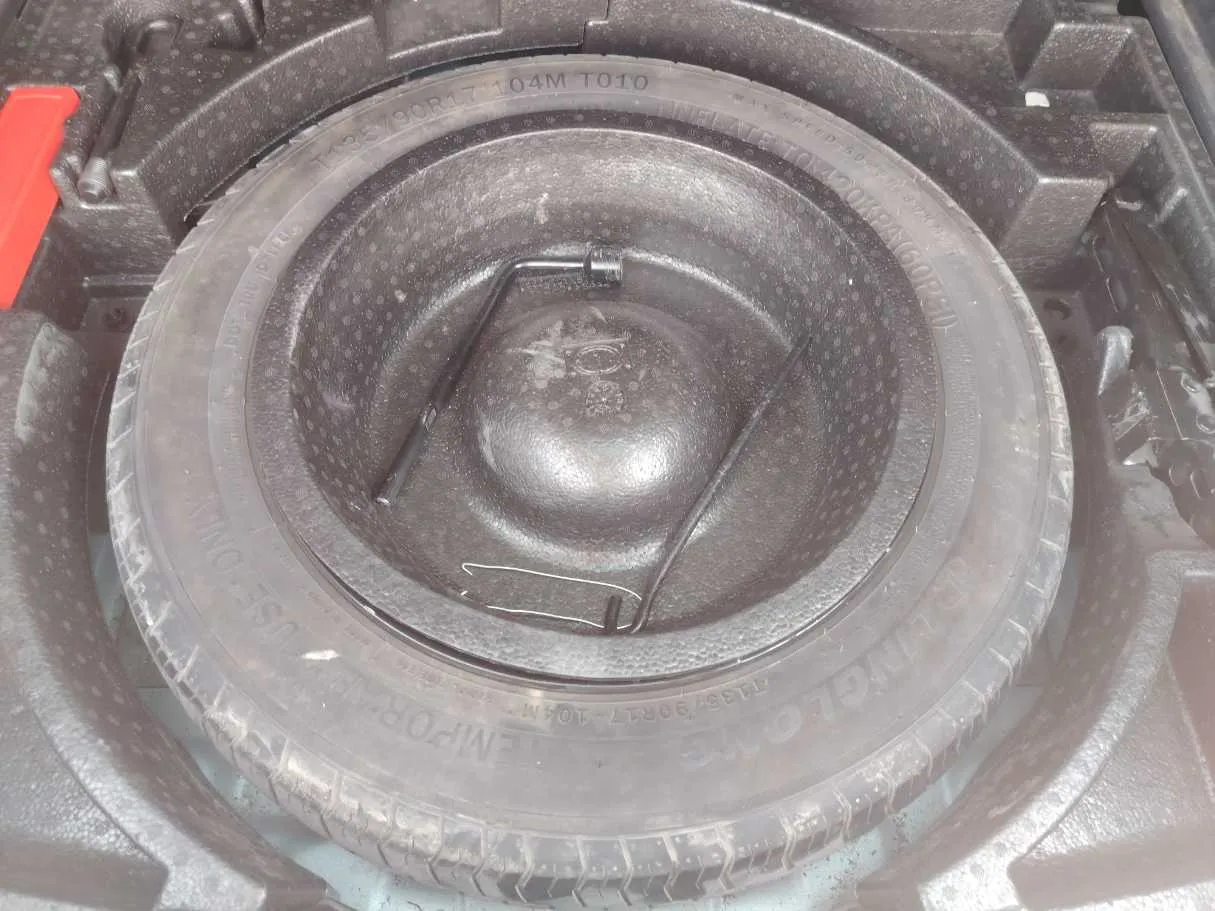 Car image 30