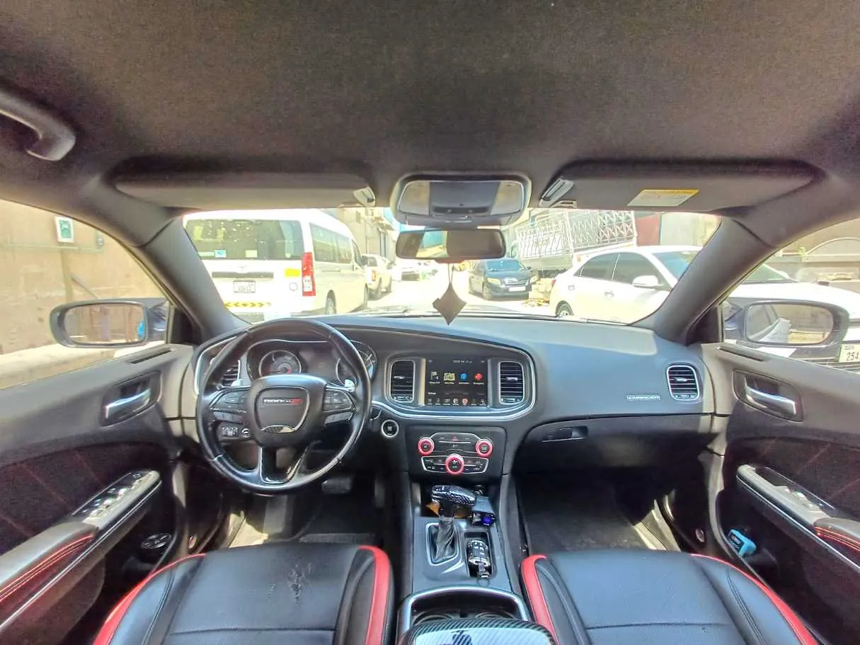 Car image 17