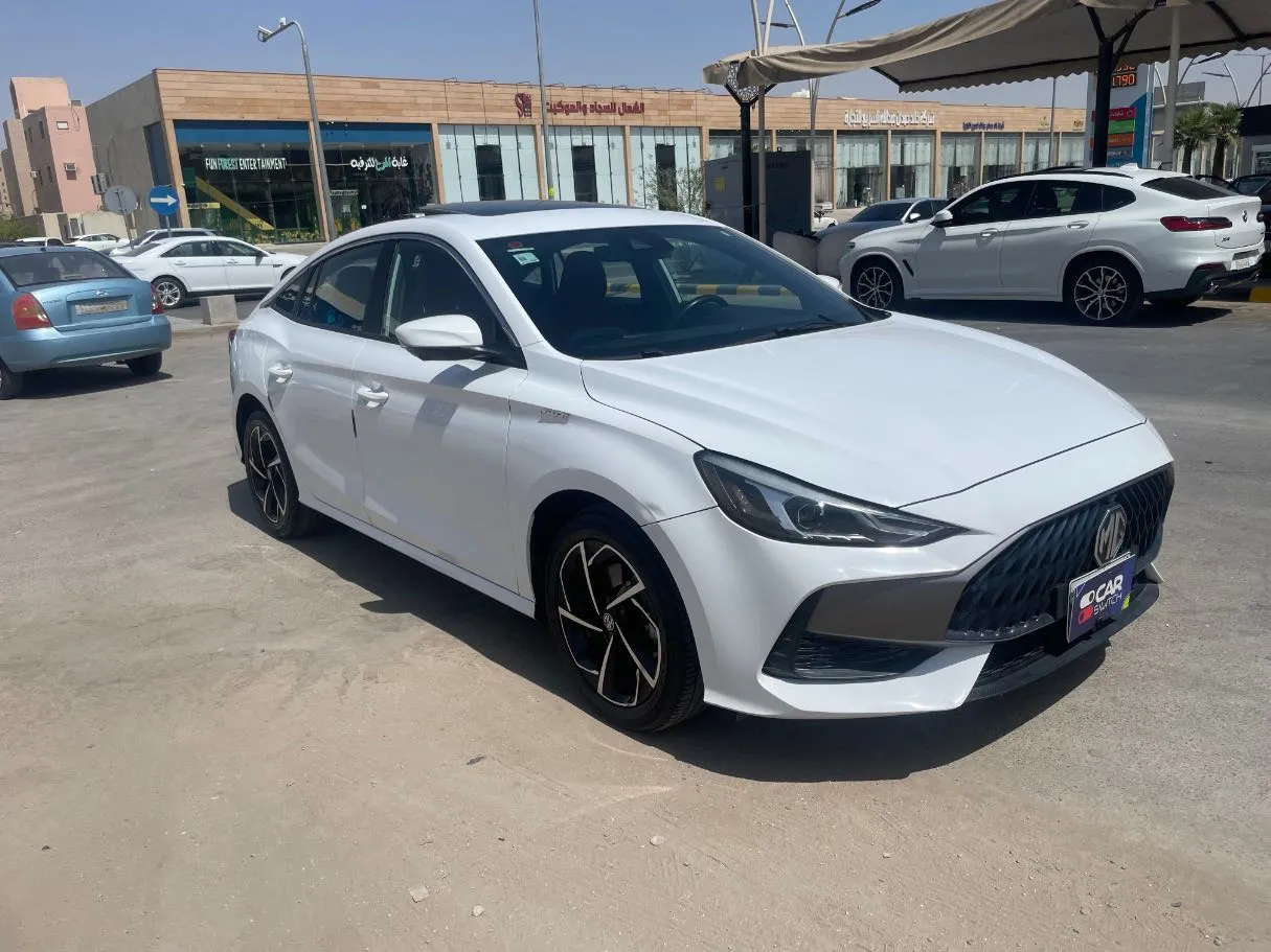 Car image 3