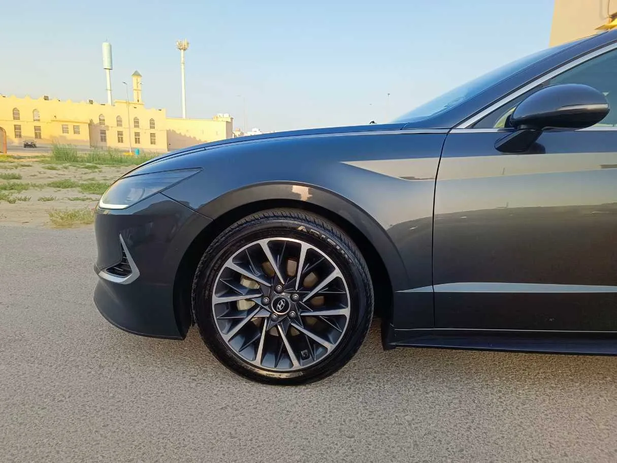 Car image 9