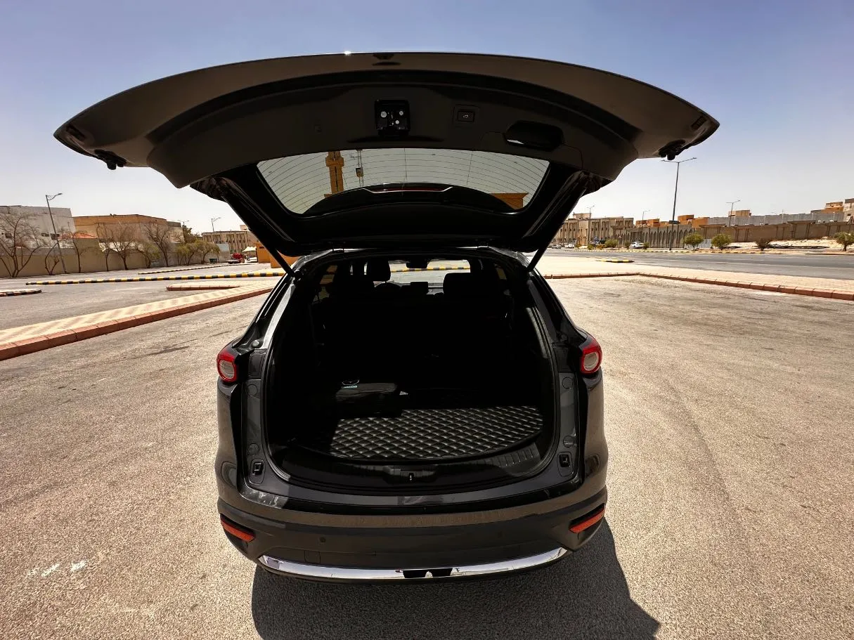 Car image 23