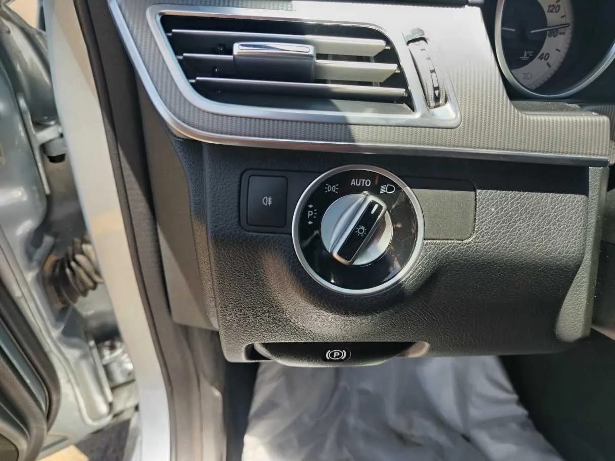 Car image 40