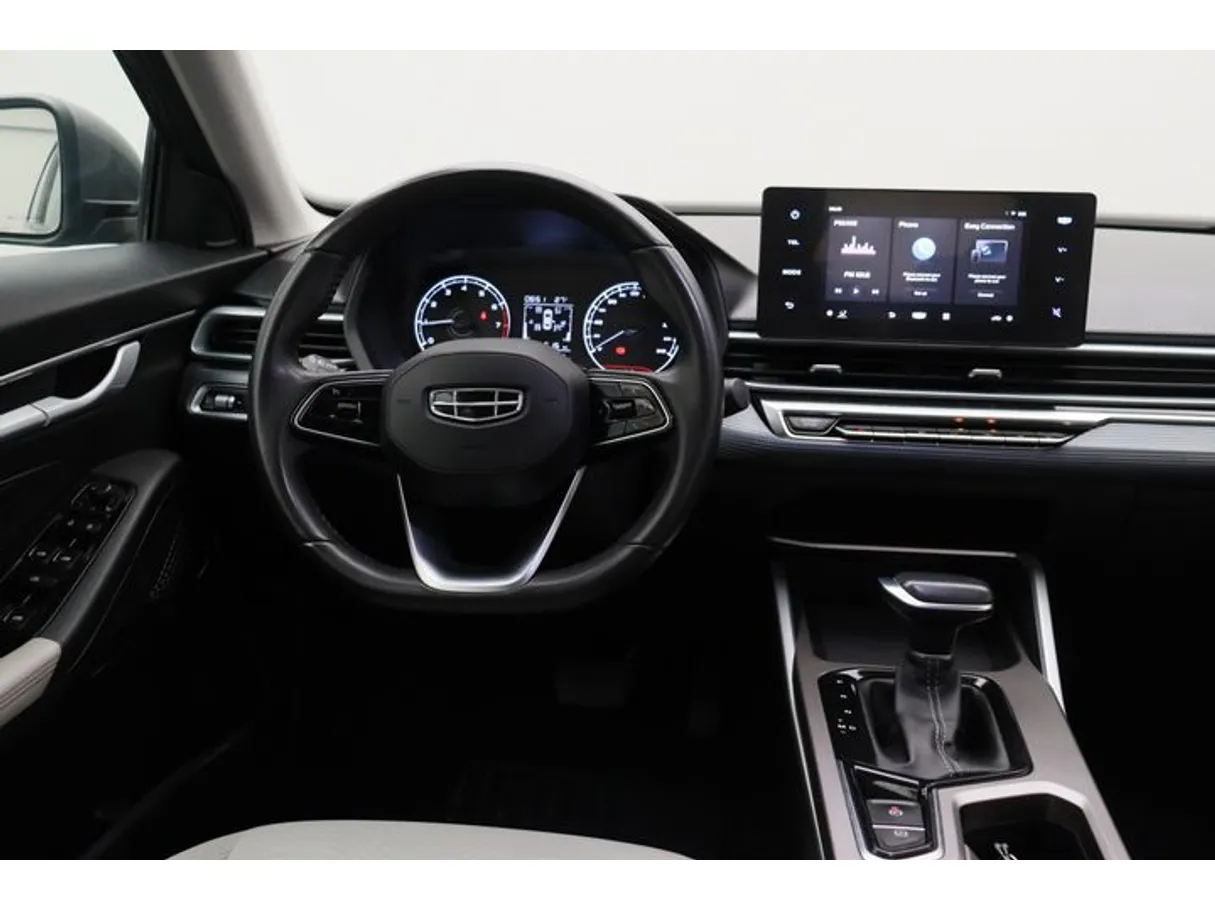 Car image 15