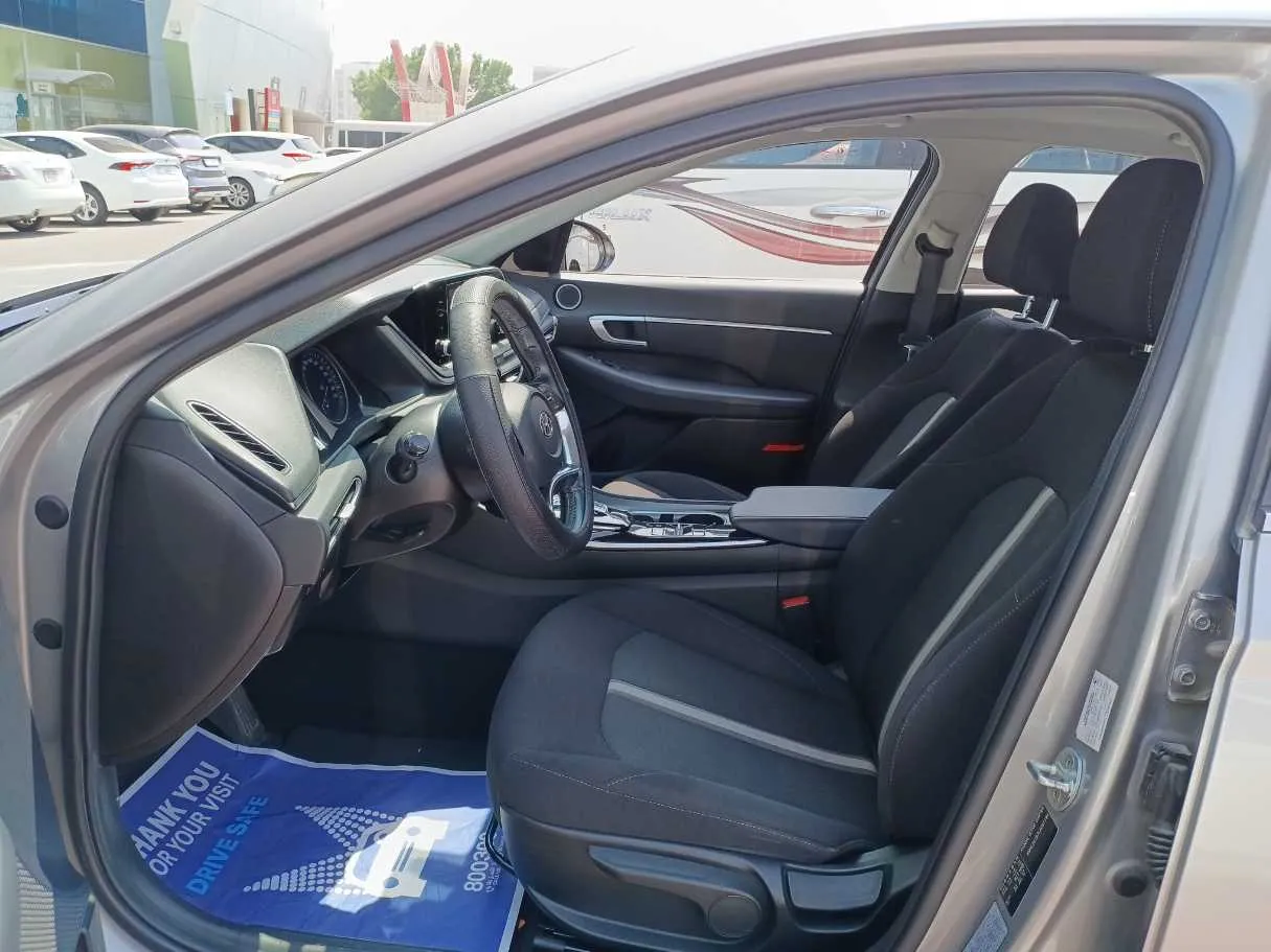 Car image 12