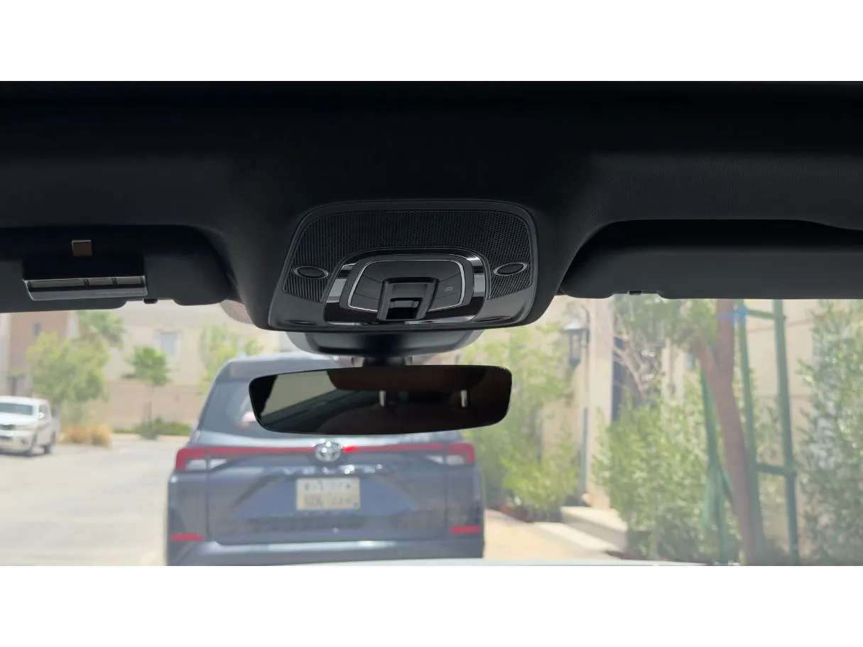 Car image 24