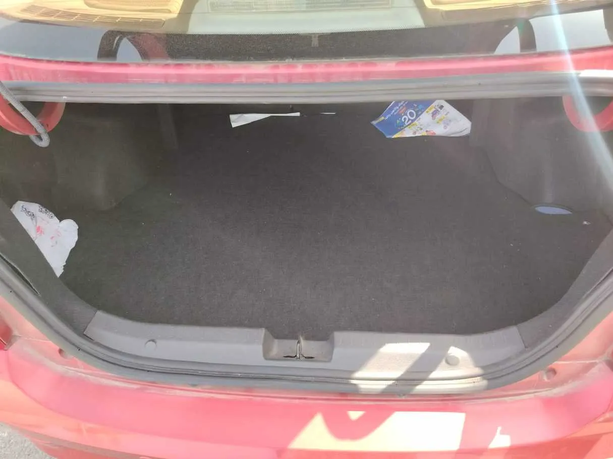 Car image 30