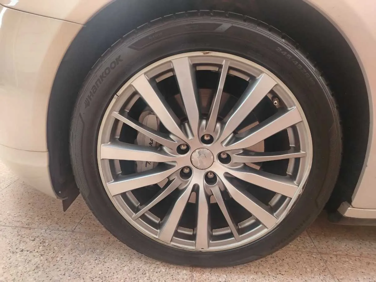 Car image 10