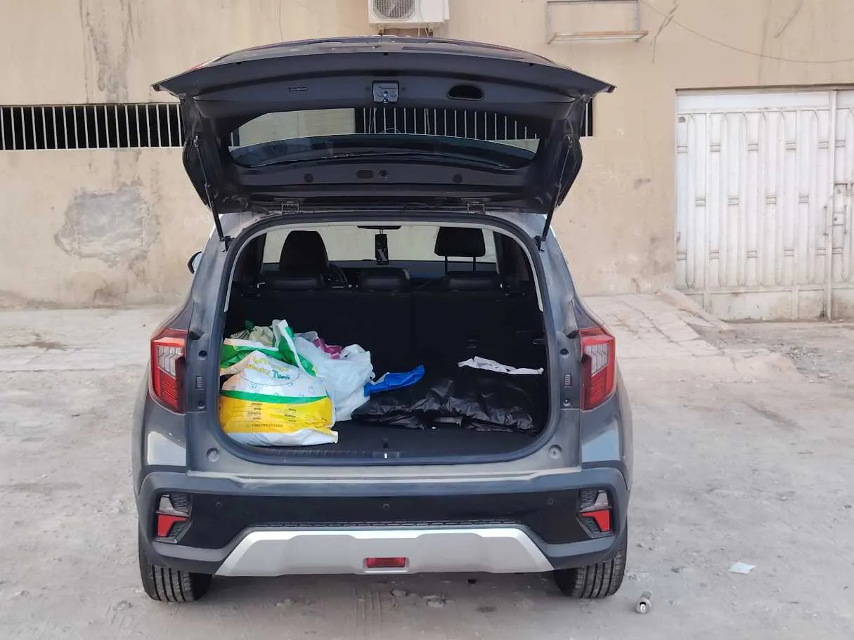Car image 25