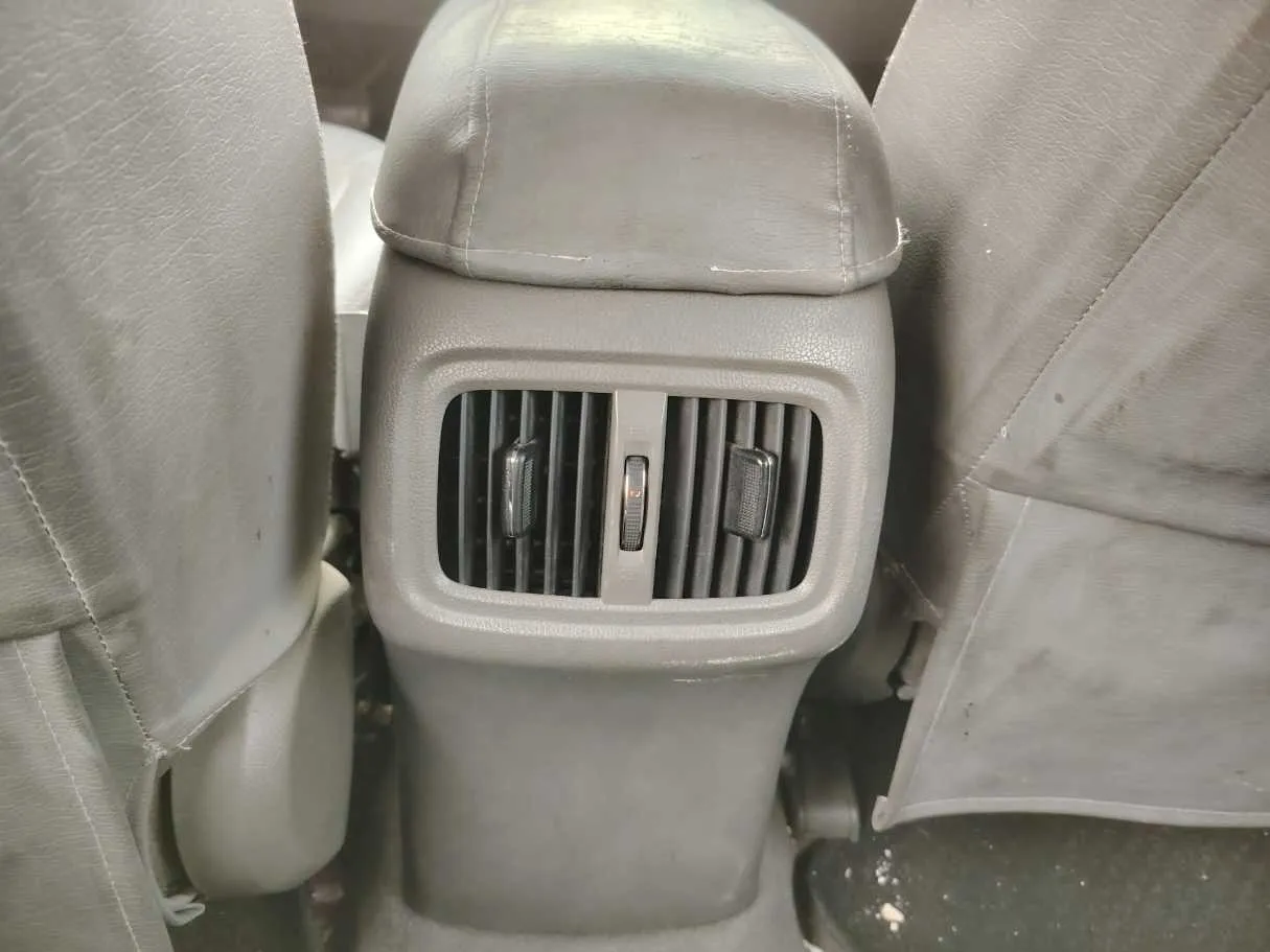 Car image 37