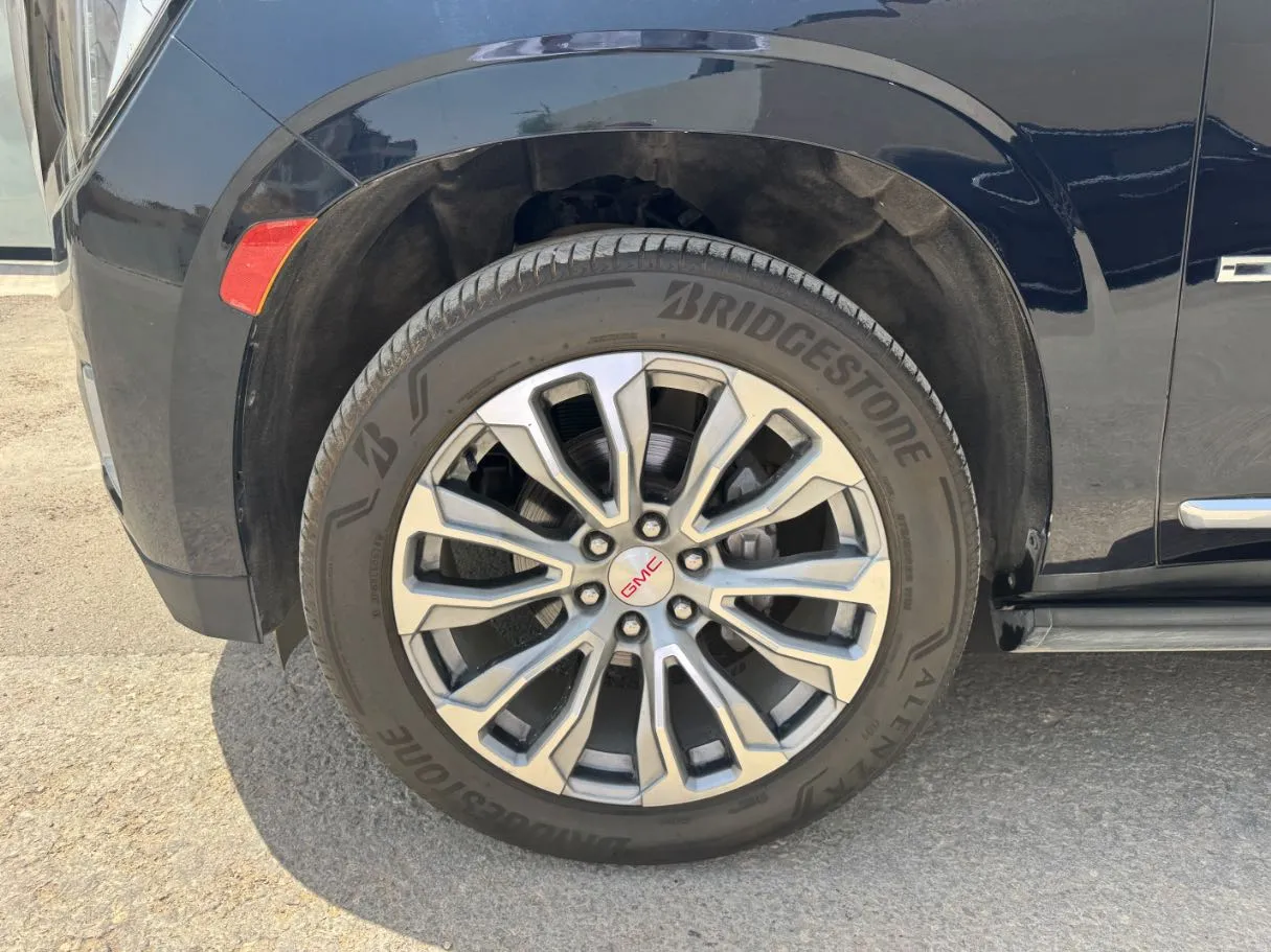Car image 9